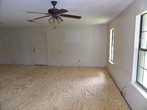 3rd image of 19422 Vaughn Rd