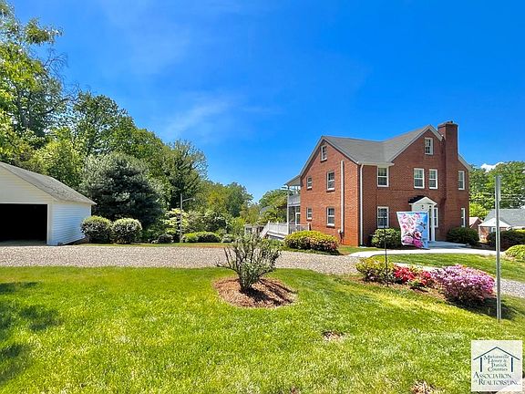 4th image of 301 Oakdale St