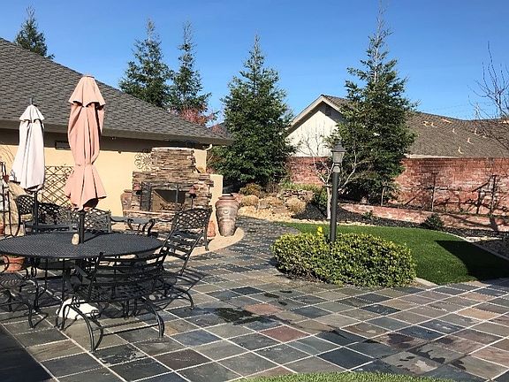 2nd image of 2319 Woodlake Cir