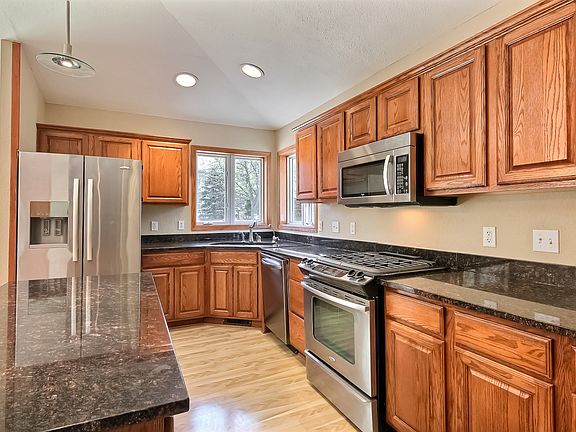 Kitchen with island & pantry