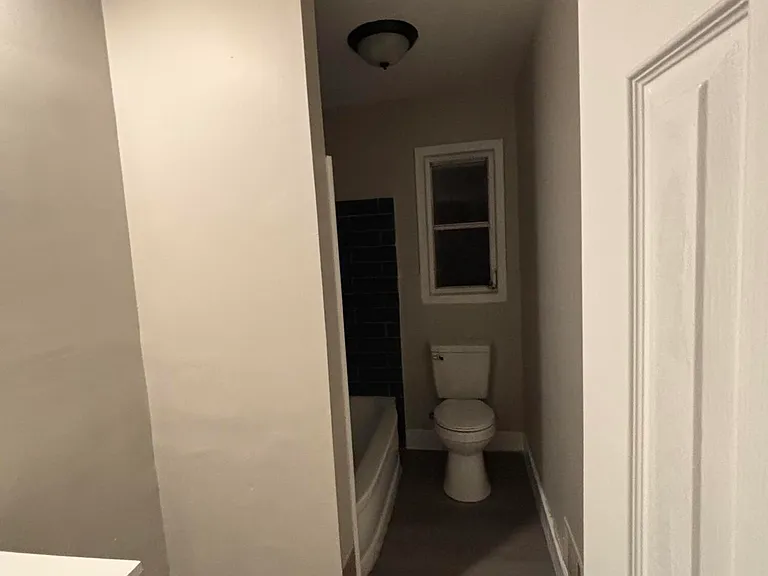 2458 Leslie Cir — Photo 5