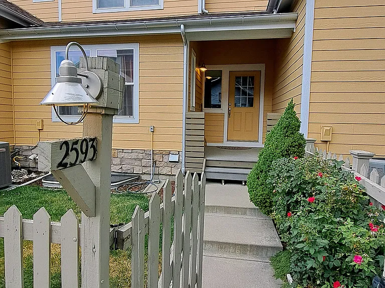2593 Stonewall Ln — Photo 1