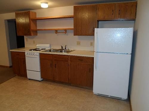 3rd image of 616 1/2 Bluestem St