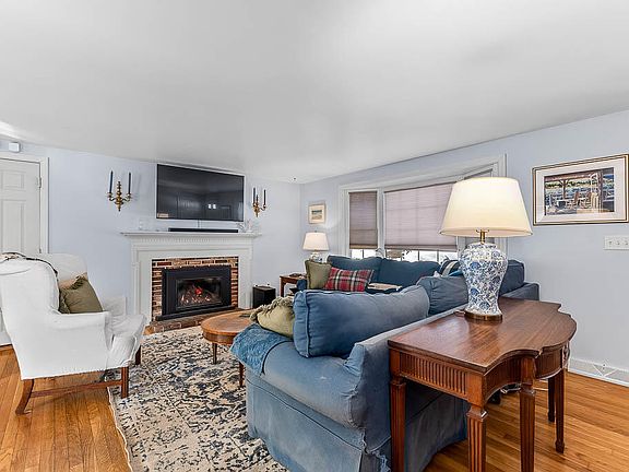 4th image of 21 Spinning Brook Road