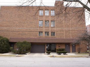 1302 Washington St UNIT A2, Des Plaines, IL 60016
