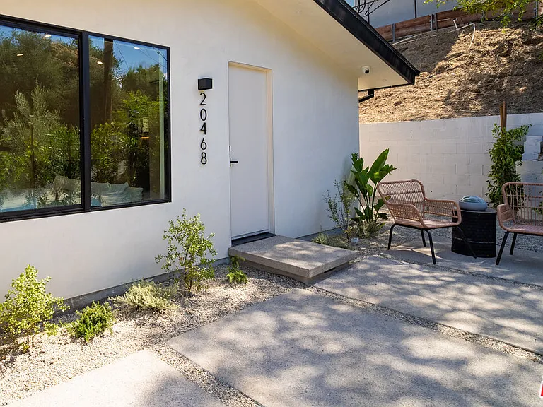 20466 Miranda St — Photo 32