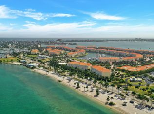 35 Harbour Isle Dr W #PENTHOUSE 5, Hutchinson Island, FL 34949