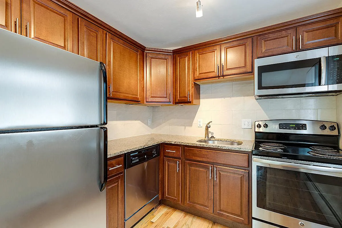 1362 Clayton St. Apartments — Photo 3
