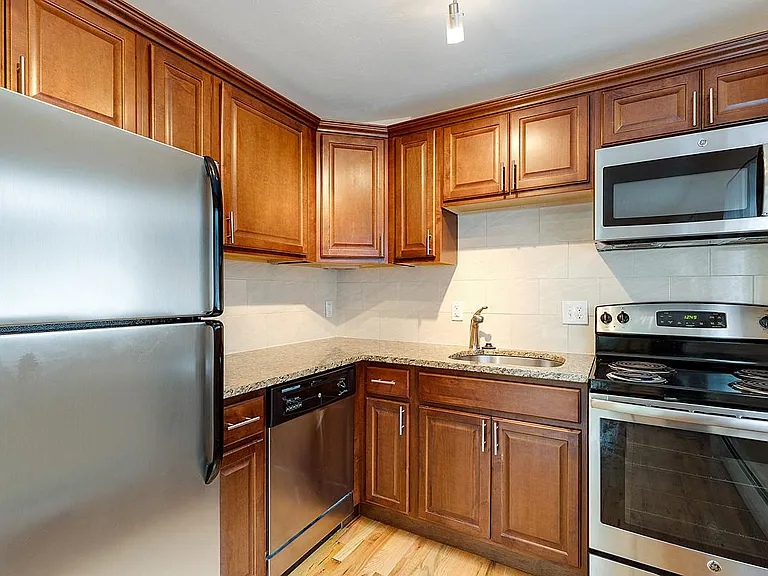 1362 Clayton St — Photo 3