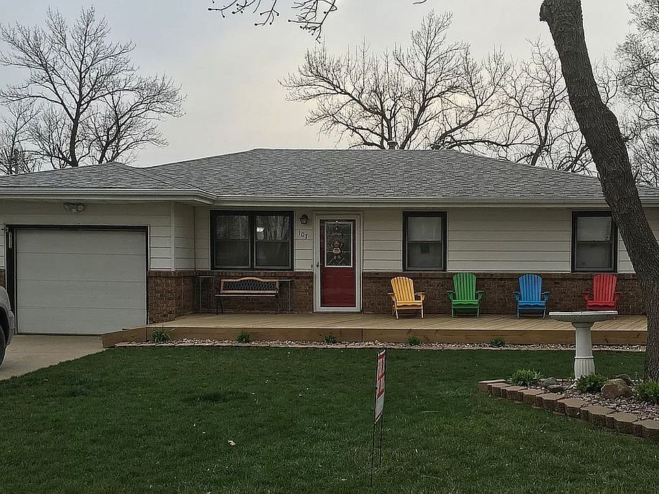 1st image of 107 Rosa Dr