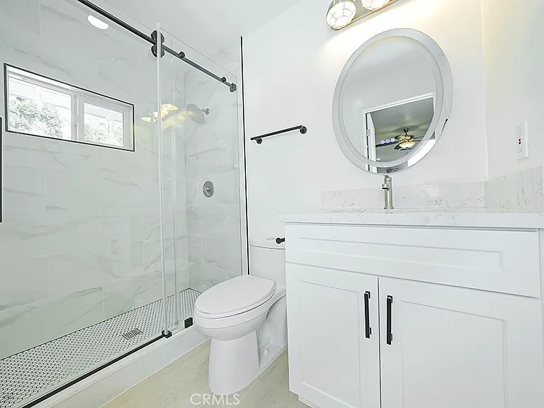 2149 Victoria Dr — Photo 23