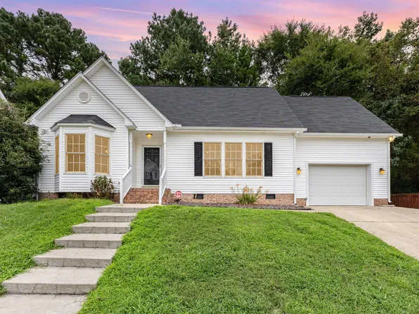 8401 Hobhouse Cir, Raleigh, NC 27615