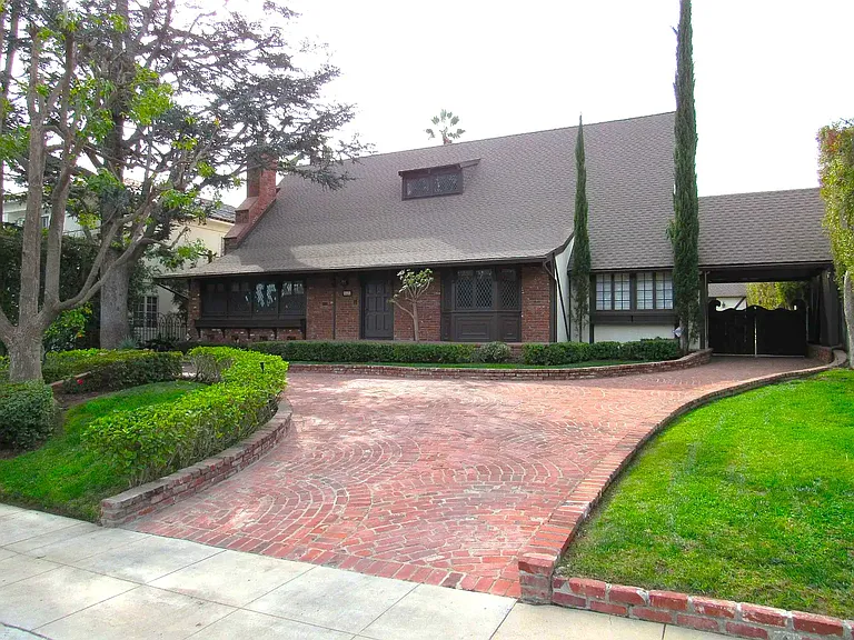 605 Foothill Rd — Photo 1