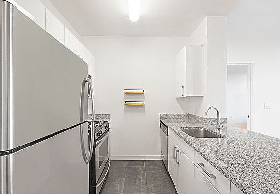 3rd image of 184 Kent Ave APT B605