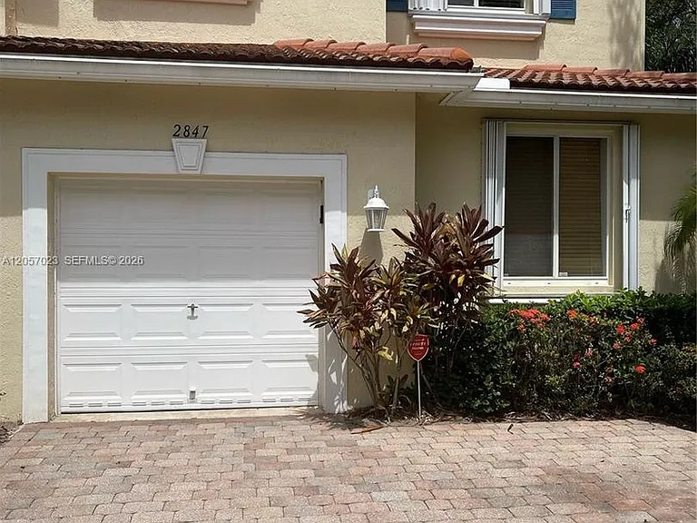 2847 S Evergreen Cir — Photo 1