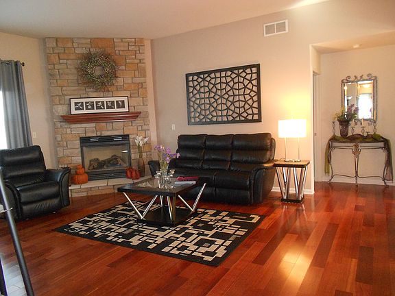 Gorgeous Great Room w gas FP