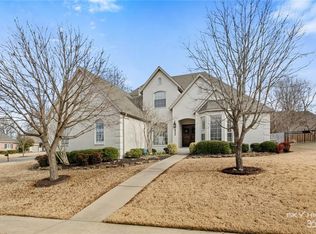 2564 N Fennchurch Way, Fayetteville, AR 72703