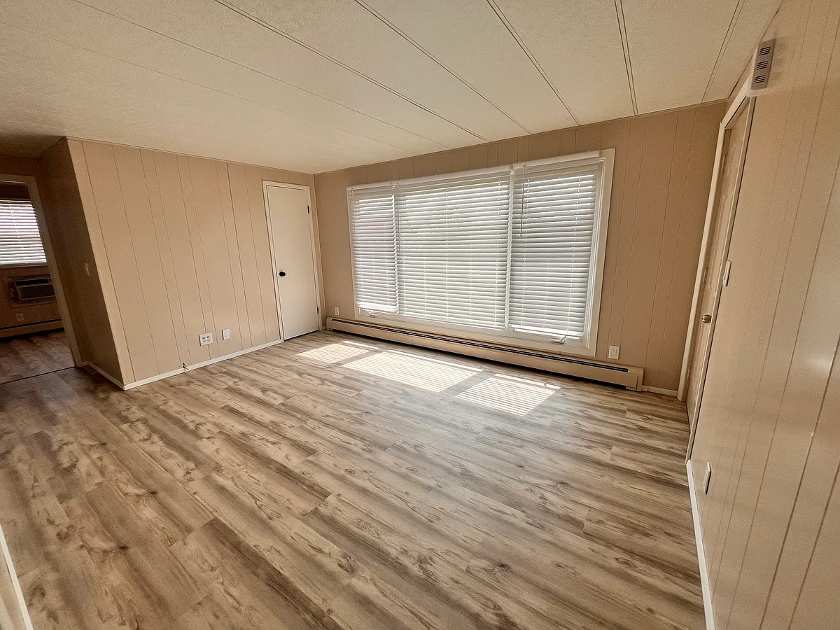 Building Photo - 326 Menomonee St #4