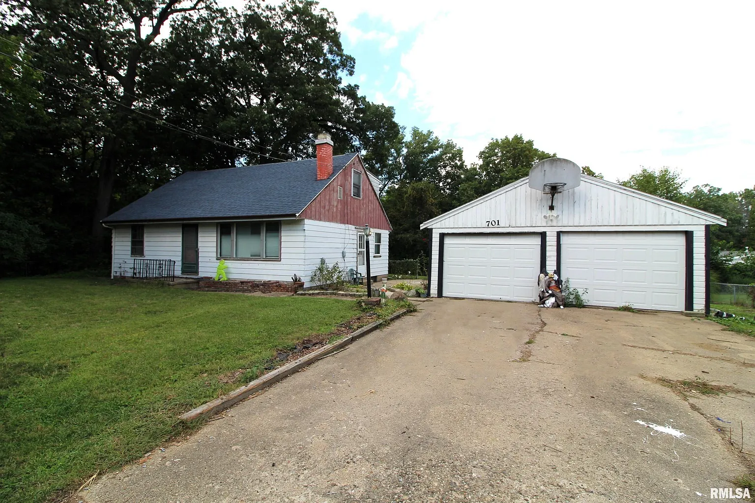 701 Carola St photo 1