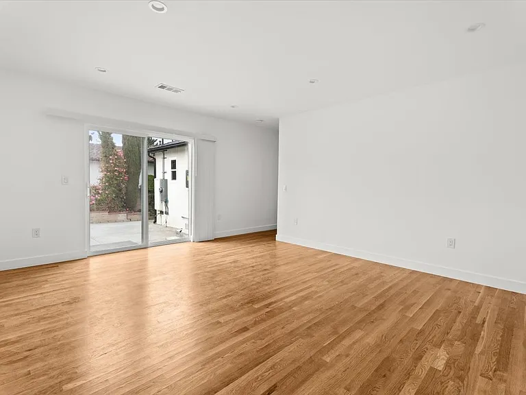 12035 Clover Ave — Photo 17