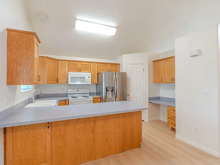 1007 N 525 W — Photo 6