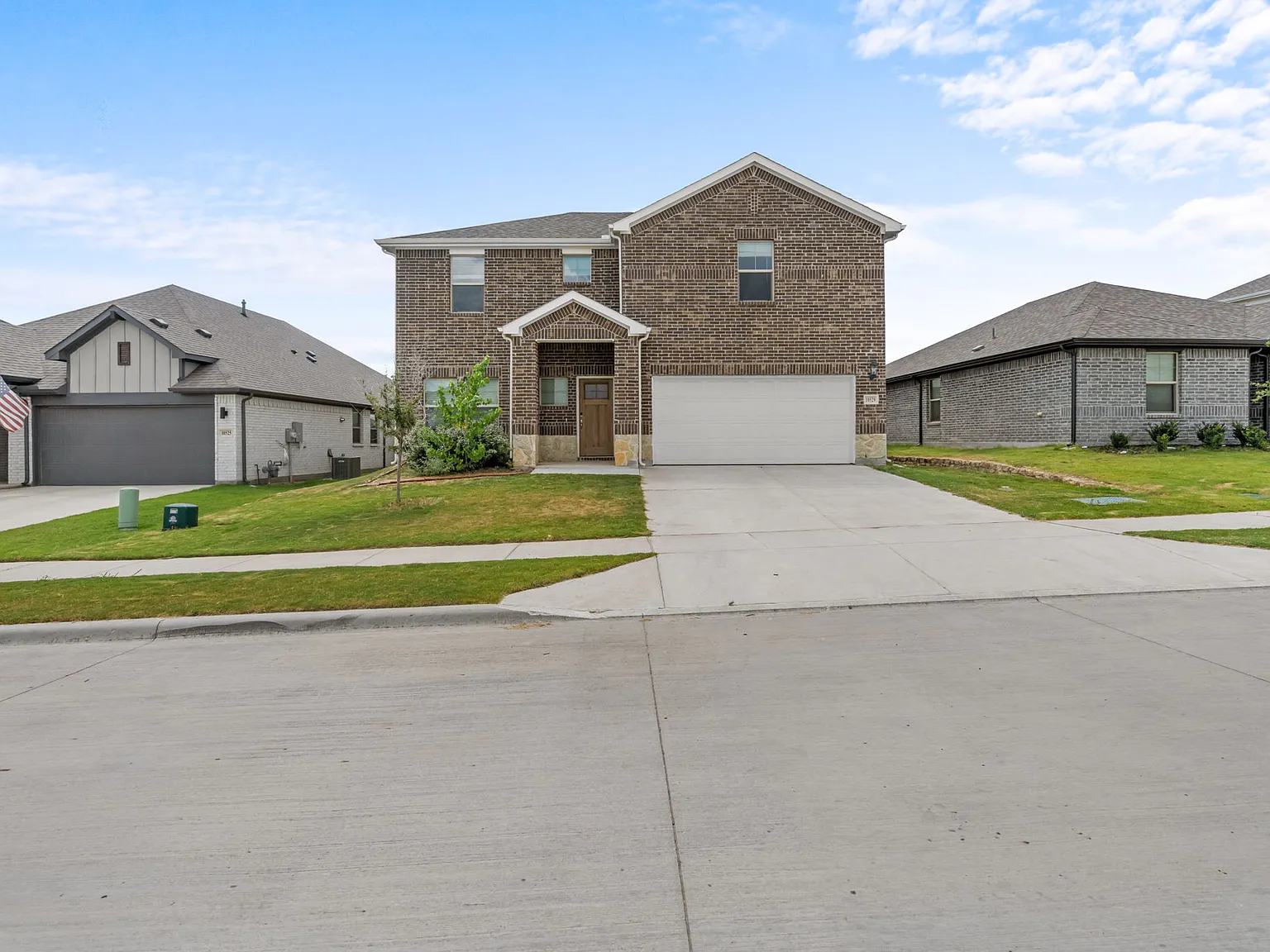 3 bed, 2442 sqft, $2,500 — Photo 1