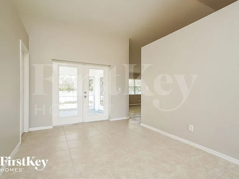 1828 SW 3rd Pl — Photo 5