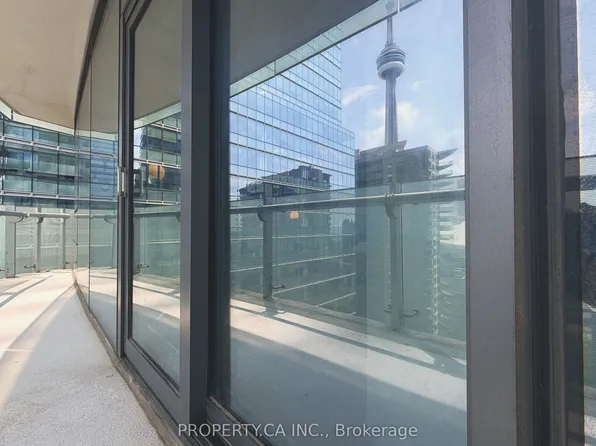 14 York St #2308, Toronto, ON M5J 0B1