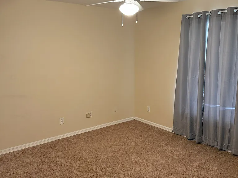 9211 101st Ct — Photo 15