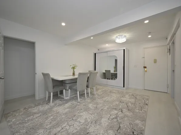 100-25 Queens Boulevard image 13 of 17