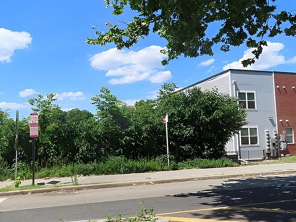 5th image of 4727 Sheriff Rd NE