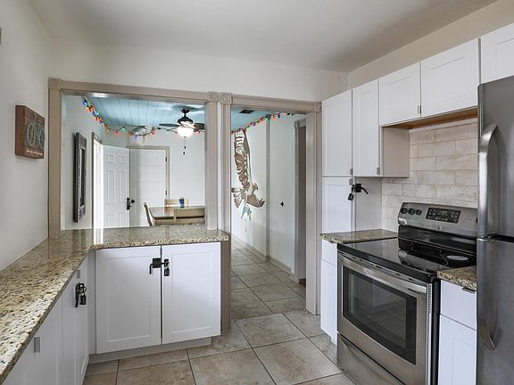 5th image of 1715 N Bumby Ave #A