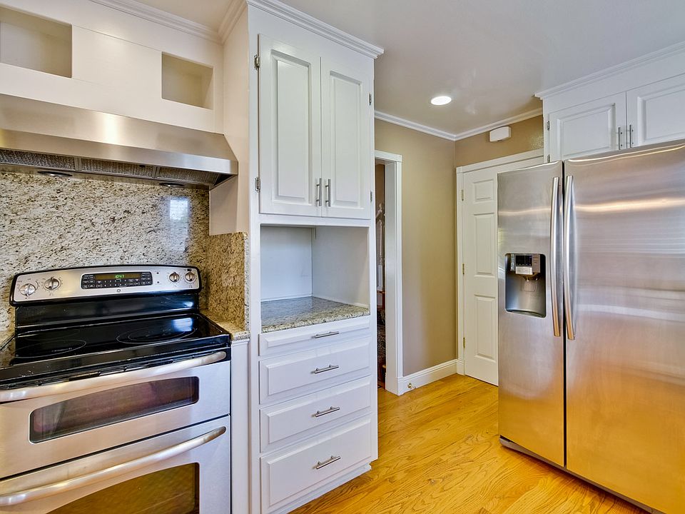 Kitchen 8_mls_12032020