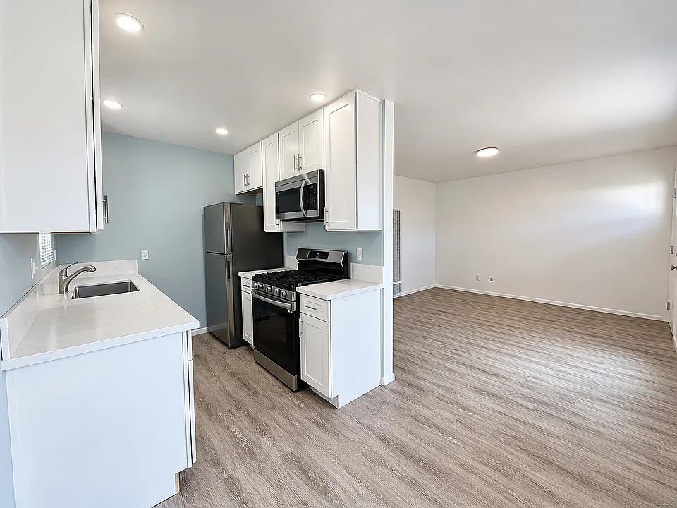 4842 Santa Cruz Ave #1