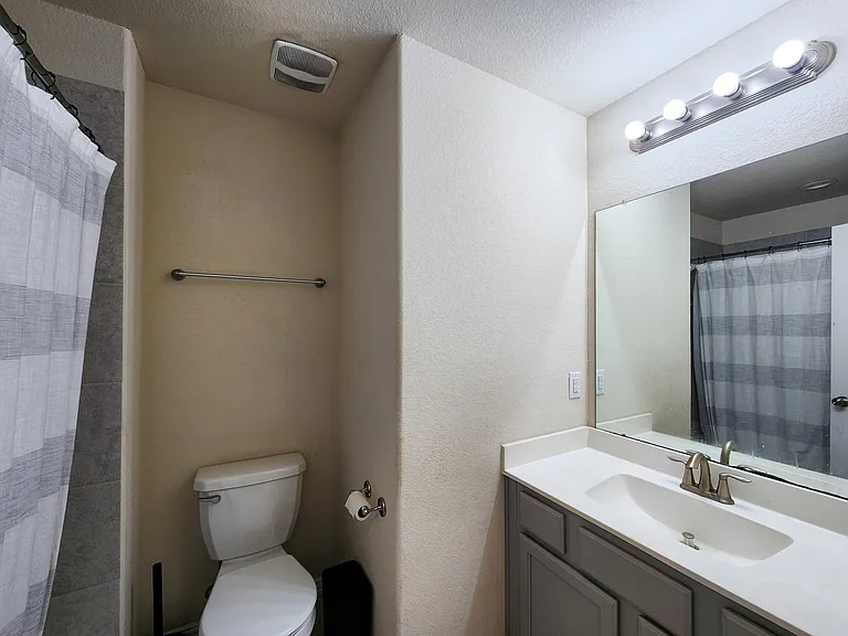 2119 Del Mar Dr — Photo 17