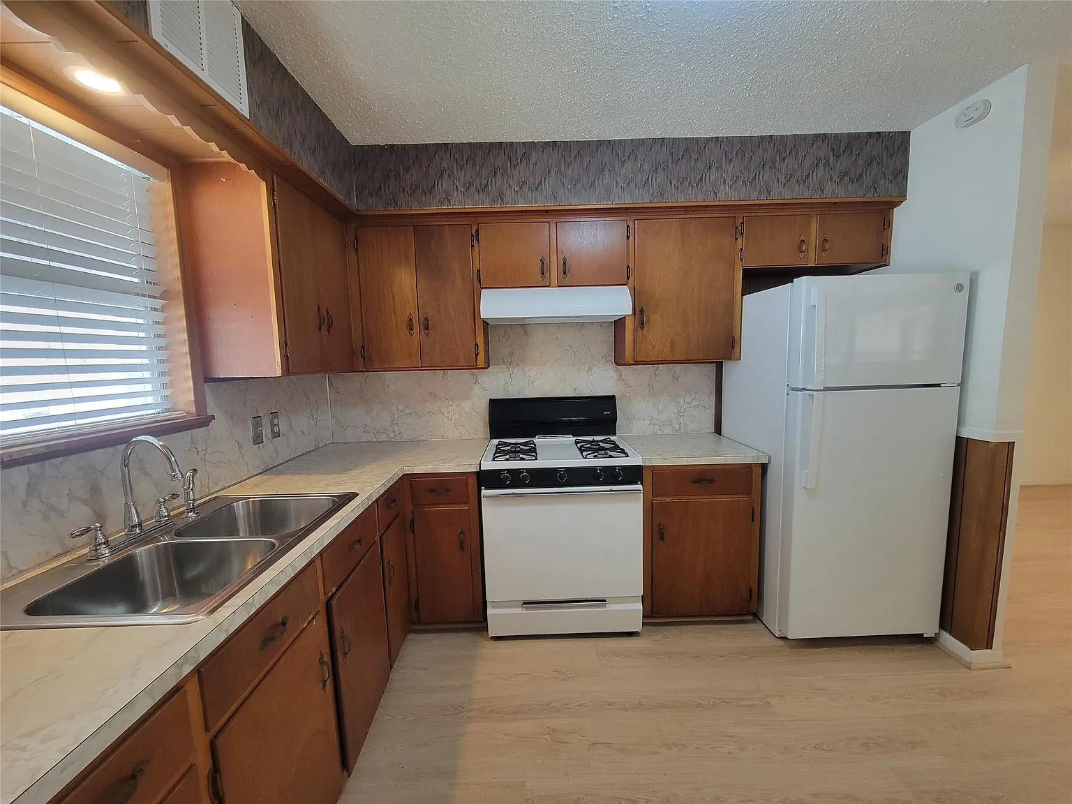 2 bed, 1.0 bath, 725 sqft, $1,500 — Photo 3