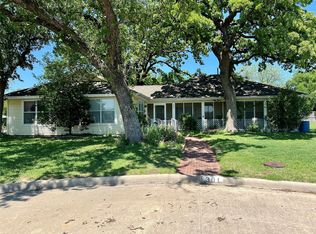 301 E Cedar St, Nocona, TX 76255