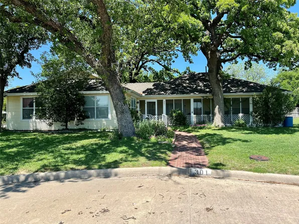 301 E Cedar St, Nocona, TX 76255
