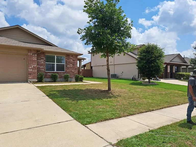 307 Camellia Dr — Photo 2