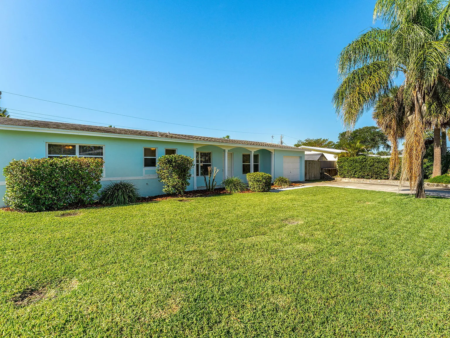 3 bed, 2.0 bath, 1156 sqft, $2,500 — Photo 3