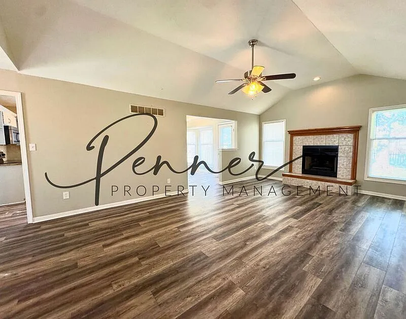 3 bed, 3.0 bath, 2923 sqft, $2,550 — Photo 4