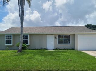 302 NE Camelot Dr, Port Saint Lucie, FL 34983
