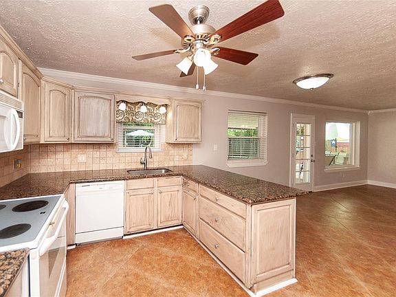 5th image of 219 Sweetgum Dr