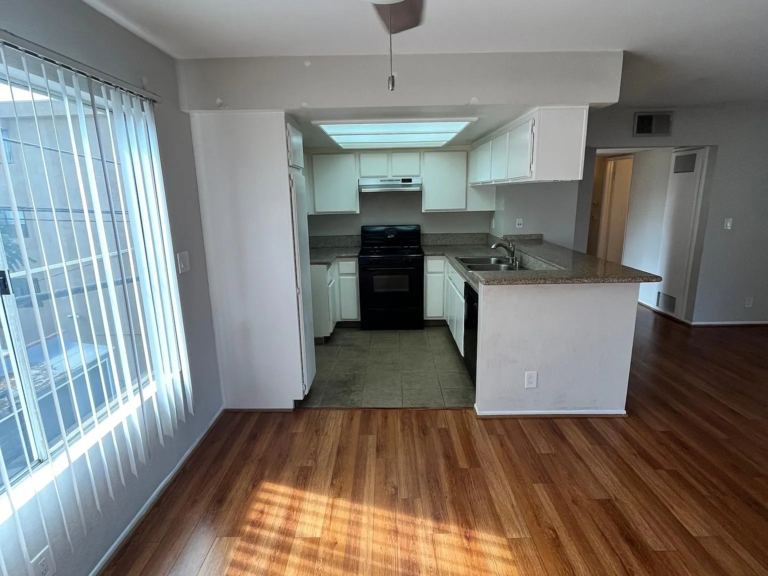 636 E Verdugo Ave — Photo 4