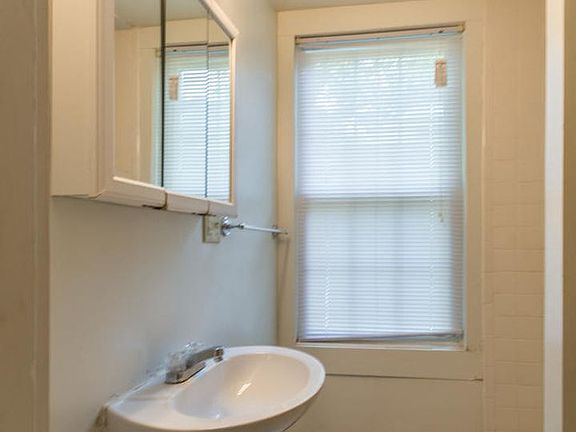 4th image of 628 E University St #68409a42c