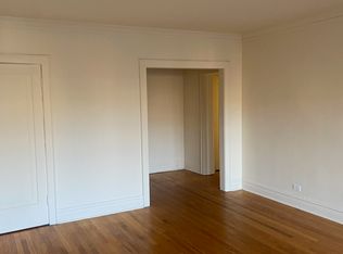 39 Forest Ave APT 320, Riverside, IL 60546