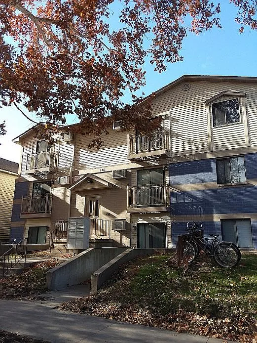2 bed, 100 sqft, $1,278 — Photo 1