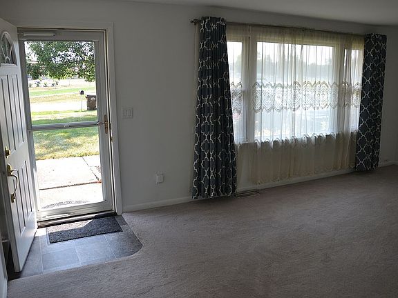 Newer carpet, picture window