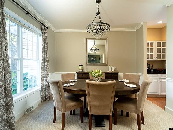 4th image of 10 Regatta View Dr