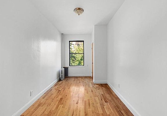 5th image of 728 W 181st St APT 28